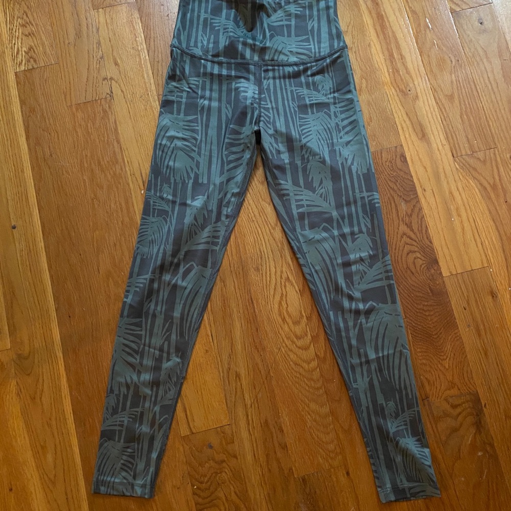 Beyond Yoga “bamboo” leggings, size small